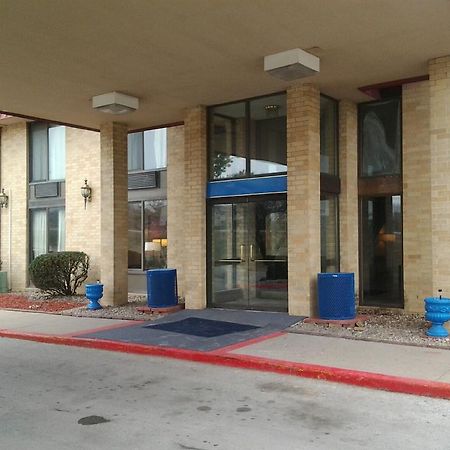 אומהה Westmont Inn & Suites מראה חיצוני תמונה