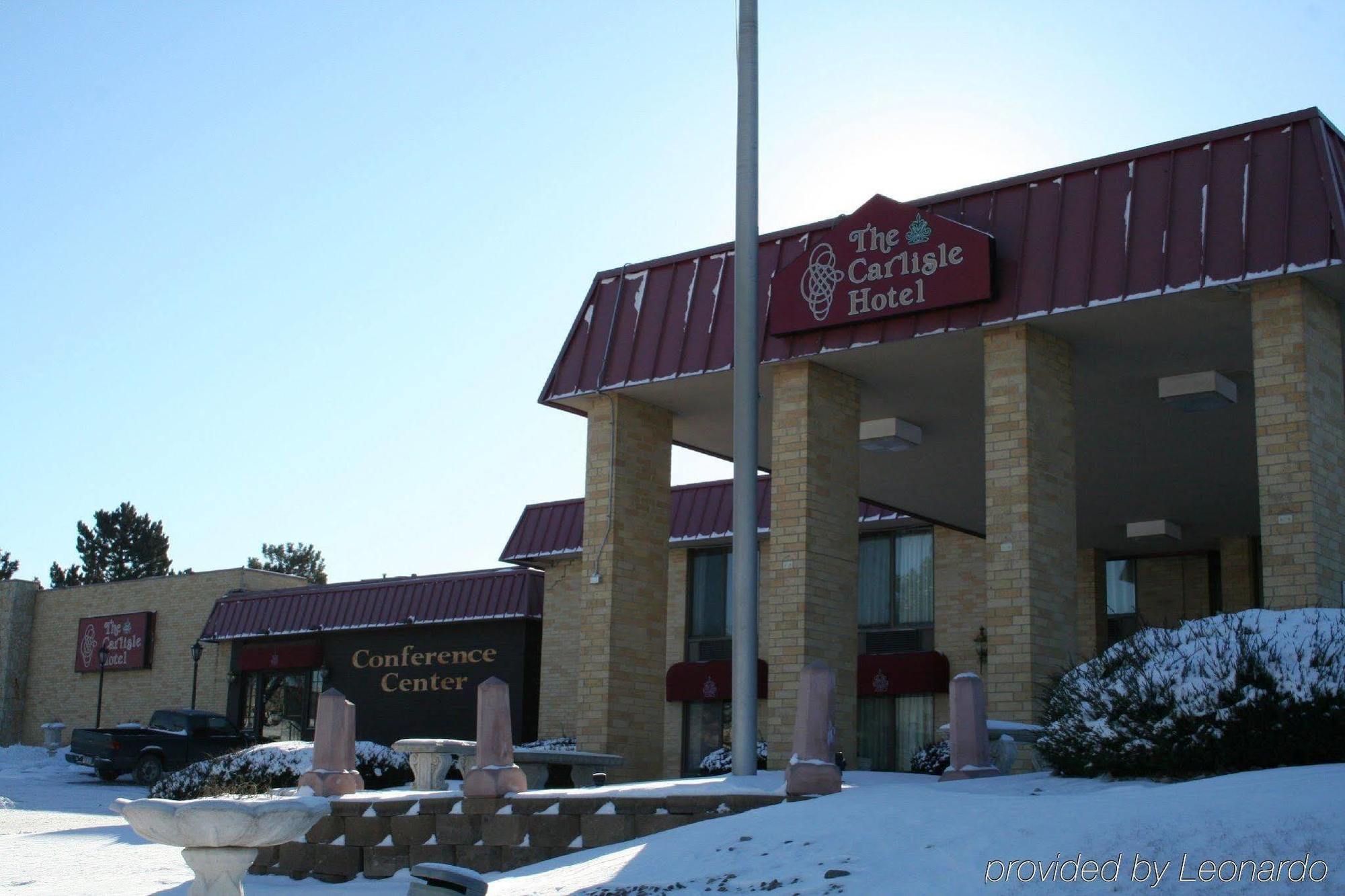 אומהה Westmont Inn & Suites מראה חיצוני תמונה